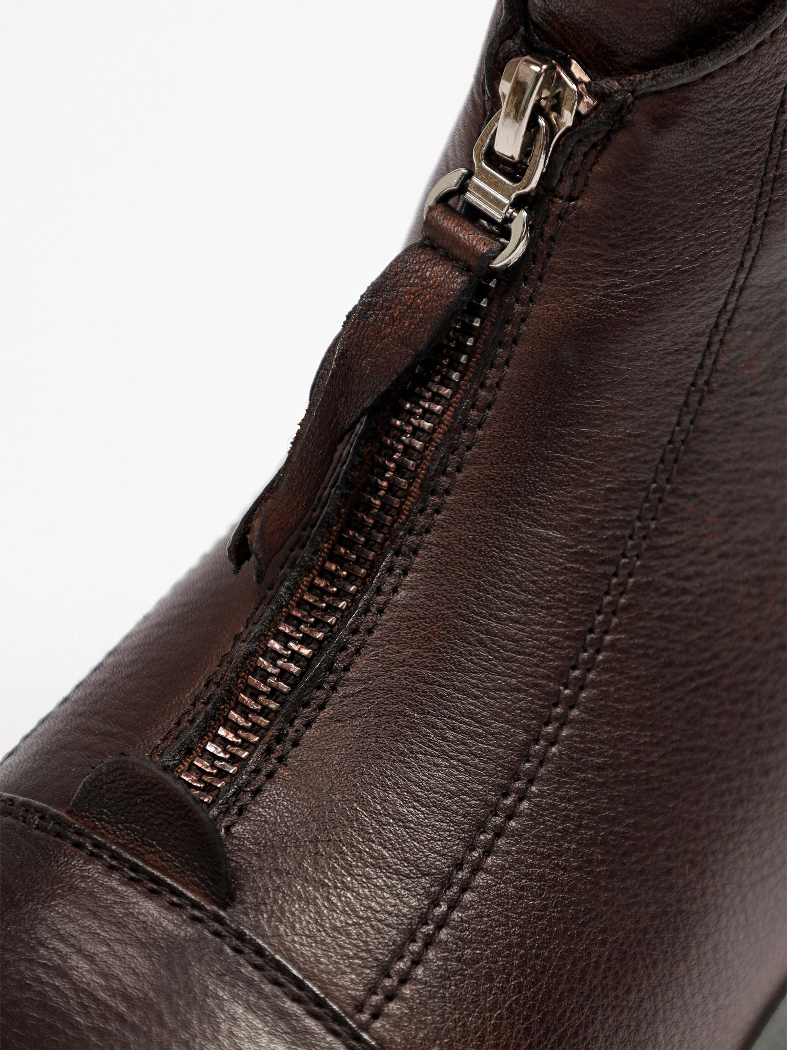 Ботинки коричневого цвета с декоративной молнией спереди